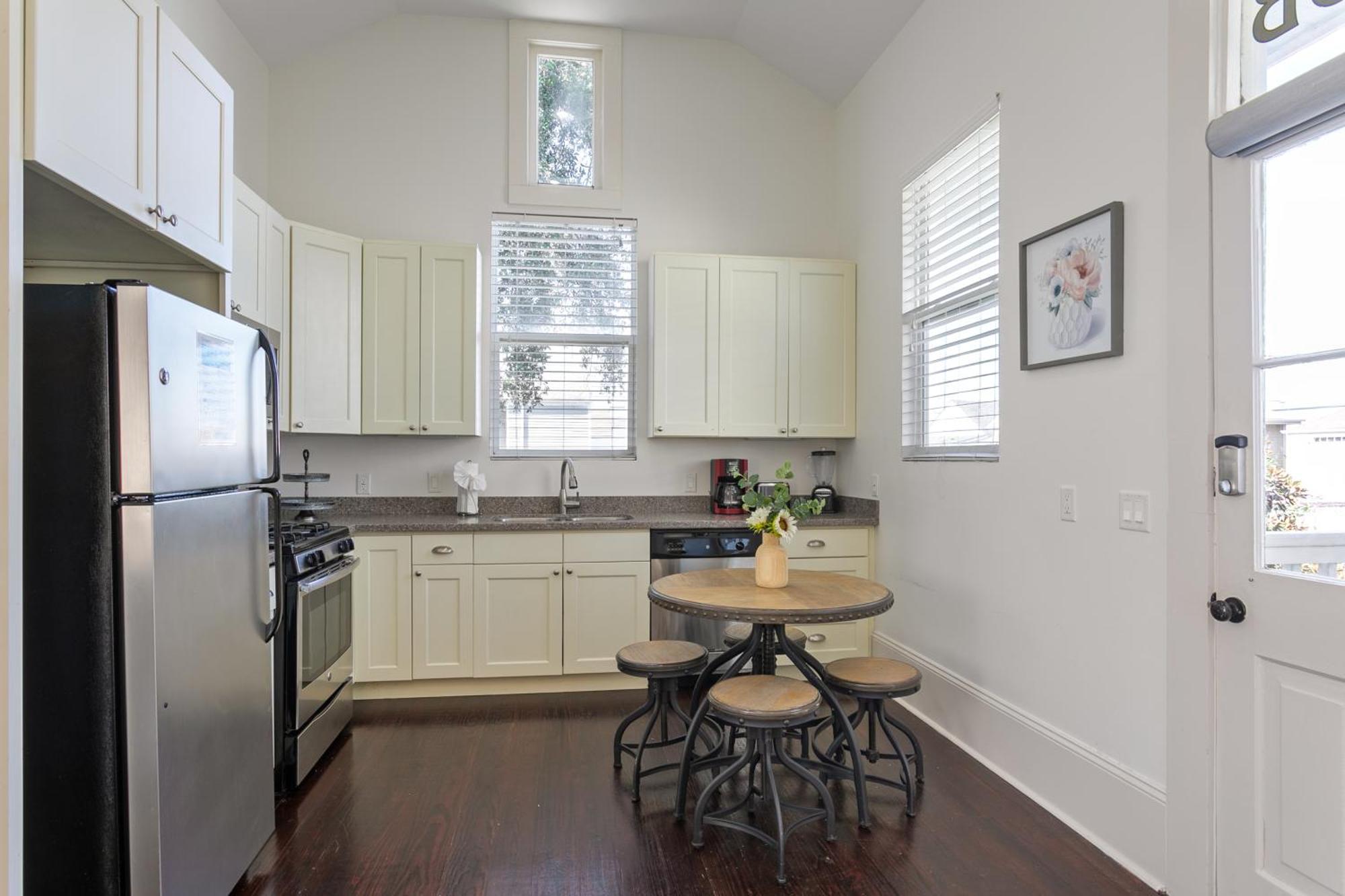 Charming 2Br On Carondelet By Hosteeva Apartment New Orleans Exterior photo
