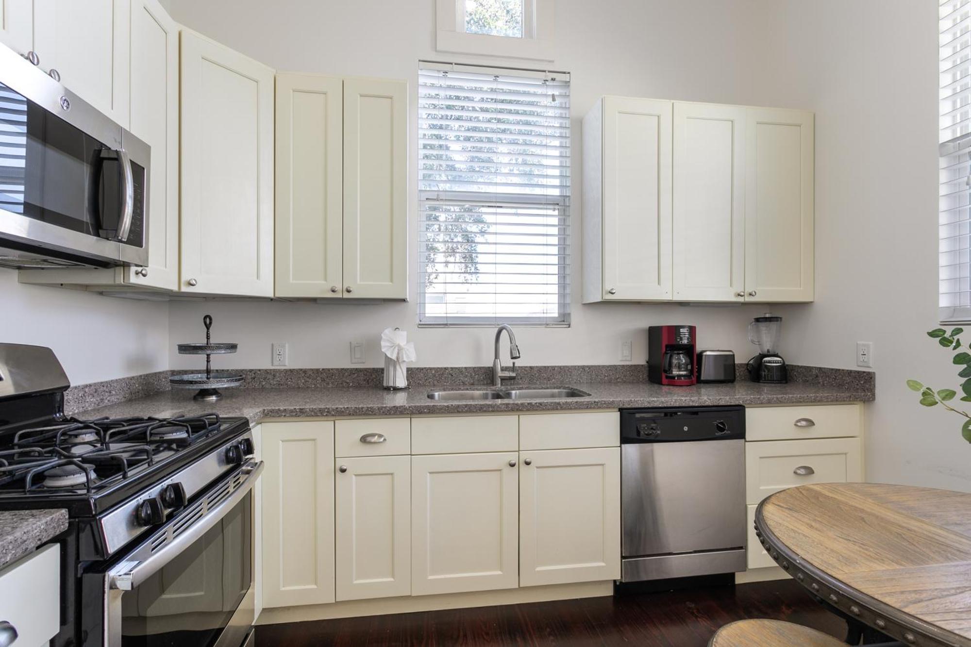 Charming 2Br On Carondelet By Hosteeva Apartment New Orleans Exterior photo